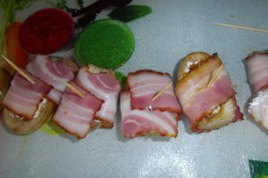 Pachetele de vinete cu bacon