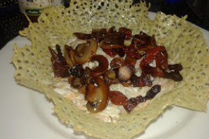 Paste cu bacon si ciuperci in cosulet de cascaval