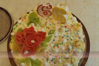 Tort de vanilie cu trandafiri de martipan