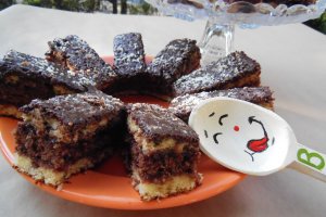 Prajitura cu gem de prune si migdale
