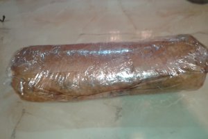 Rulada cu model si crema de iaurt cu fructe de padure