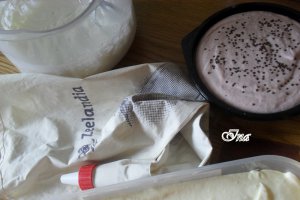 Tort de inghetata cu capsuni si vanilie