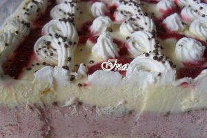 Tort de inghetata cu capsuni si vanilie