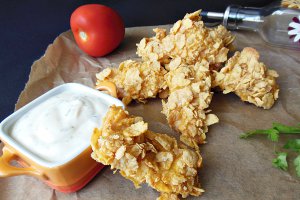 Piept de pui crispy, la cuptor, cu sos de iaurt