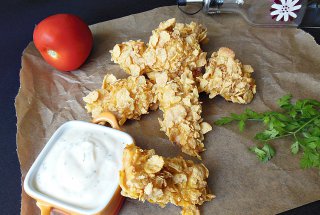 Piept de pui crispy, la cuptor, cu sos de iaurt