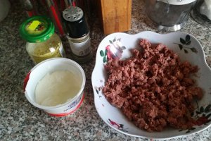 Gogosi cu carne de vita presata