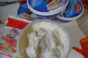 Tort cu mascarpone  si  lapte condensat