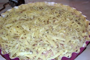Tarta cu carne tocata, ciuperci si cascaval