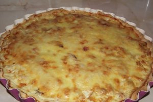 Tarta cu carne tocata, ciuperci si cascaval