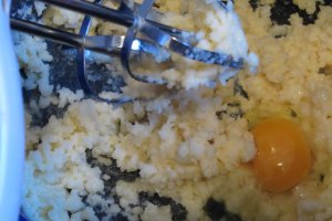 Eclere cu crema de vanilie si zmeura