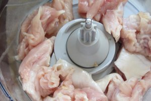 Chiftele cu piept de pui si ciuperci
