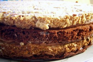 Tort cu nuca, ciocolata si bezea