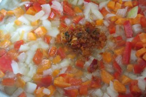 Reteta simpla si delicioasa de orez cu ciuperci si legume