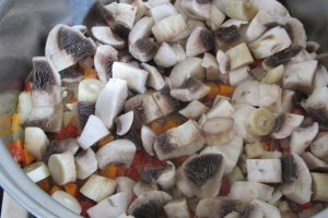 Reteta simpla si delicioasa de orez cu ciuperci si legume