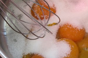 Tort Kira - cu mere caramelizate, banane si crema de vanilie