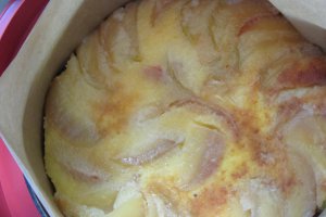 Tort Kira - cu mere caramelizate, banane si crema de vanilie