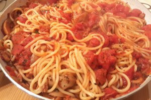 Spaghete cu ton si ciuperci