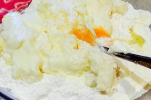 Reteta de preparare a papanasilor cu branza dulce in sos de citrice