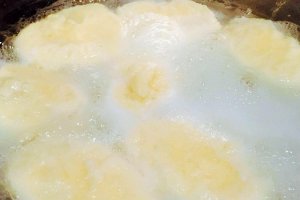 Reteta de preparare a papanasilor cu branza dulce in sos de citrice