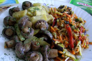 Cartofi cu ciuperci si legume