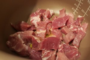 Fasole pastai cu ceafa de porc la Multicooker