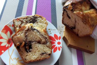 Cozonac cu cacao, stafide si rahat