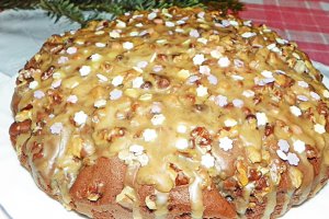 Chec din albusuri cu cacao,ciocolata si glazura de caramel
