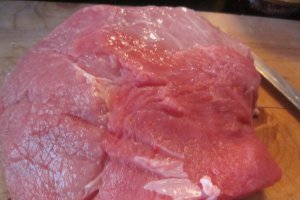Bucatele de carne de porc cu sos de mustar si taitei de orez