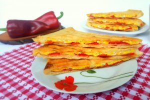 Sandvisuri cu omleta si bacon