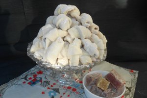 Desert cornulete fragede cu rahat
