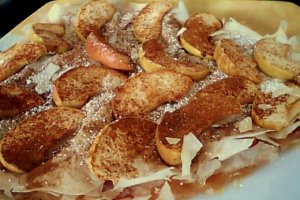 Placinta amorezata cu dulceata si mere
