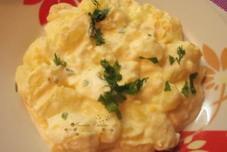 Salata de cartofi cu oua si smantana