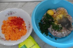 Mazare cu chiftelute de porc