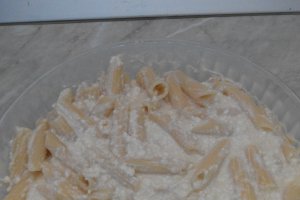 Budinca de macaroane cu branza dulce la cuptor