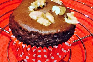 Muffins cu cacao, sirop de artar si nuci