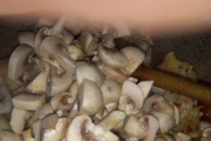 Tocanita de ciuperci cu pui