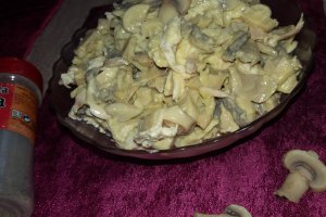 Salata de ciuperci cu piept de pui