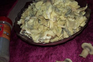Salata de ciuperci cu piept de pui