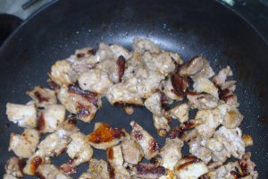 Pulpa de porc cu patrunjel si lamaie