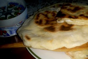 Naans cu branza topita