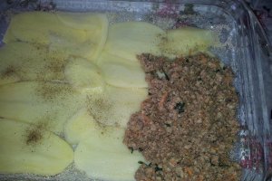 Musaca gratinata cu sos si cascaval