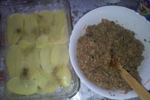 Musaca gratinata cu sos si cascaval