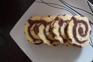 Rulada cu crema de cacao si rom