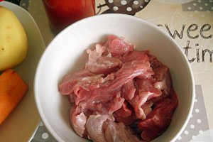 Gulas de vitel la slow cooker Crock-Pot 2.4 L