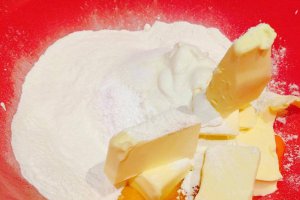 Prajitura cu branza dulce si stafide