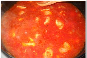 Penne cu pui si sos de rosii