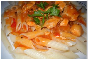 Penne cu pui si sos de rosii