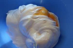 Prajitura cu pere si glazura fondant