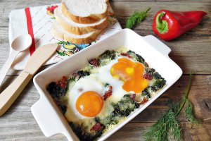 Spanac cu oua si mozzarella, la cuptor