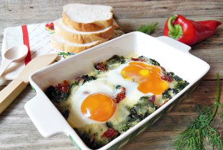 Spanac cu oua si mozzarella, la cuptor